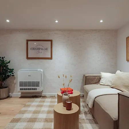 Casa Lennon Apartment Barcelona